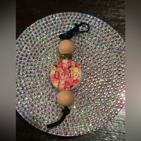 Source Unknown Pink Gold Key chain - Picture 1 of 2